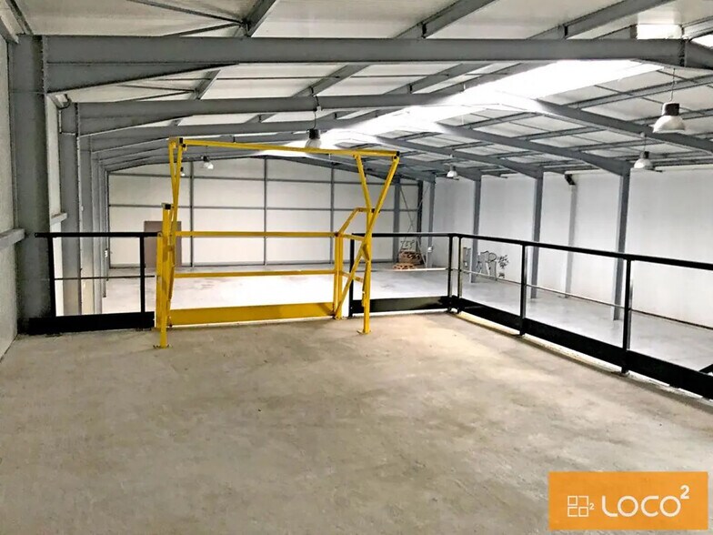 Flex in Montrabé for lease - Interior Photo - Image 2 of 6