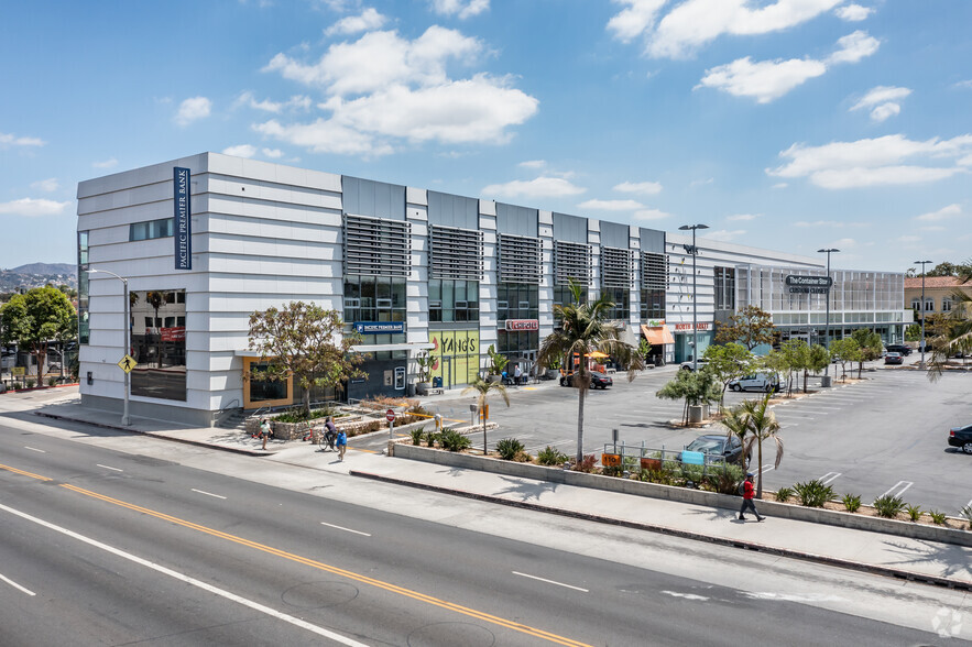 110 S Fairfax Ave, Los Angeles, CA for lease - Building Photo - Image 1 of 2