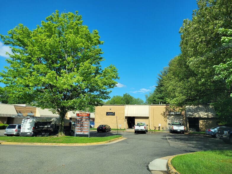 5799 Burke Centre Pky, Burke, VA for lease - Building Photo - Image 2 of 3