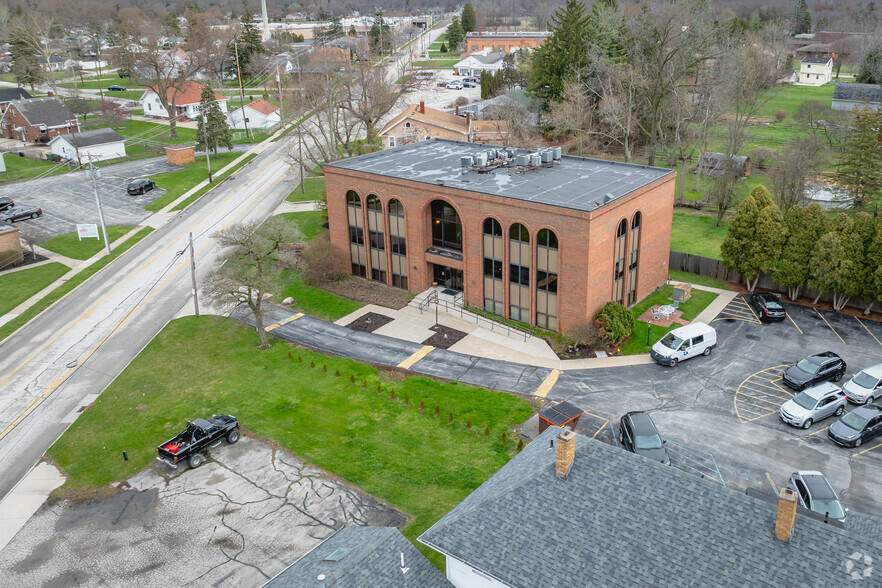 2340 Detroit Ave, Maumee, OH for sale - Building Photo - Image 3 of 6