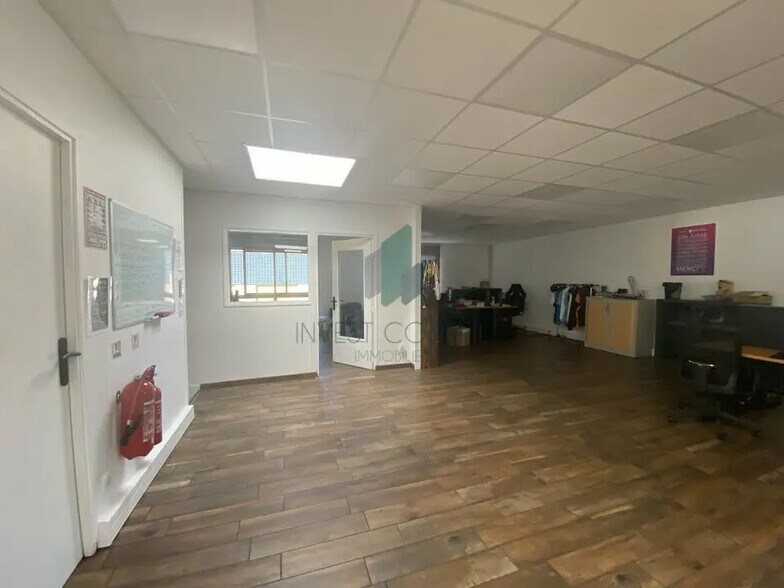 Office in SAINT-OUEN-L'AUMONE for sale - Building Photo - Image 2 of 8
