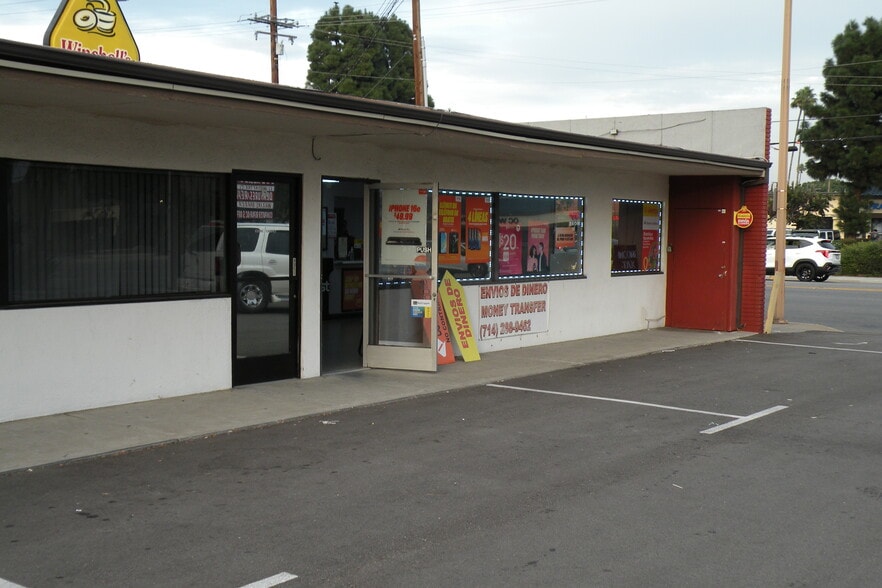 260 N Tustin St, Orange, CA for lease - Building Photo - Image 2 of 24
