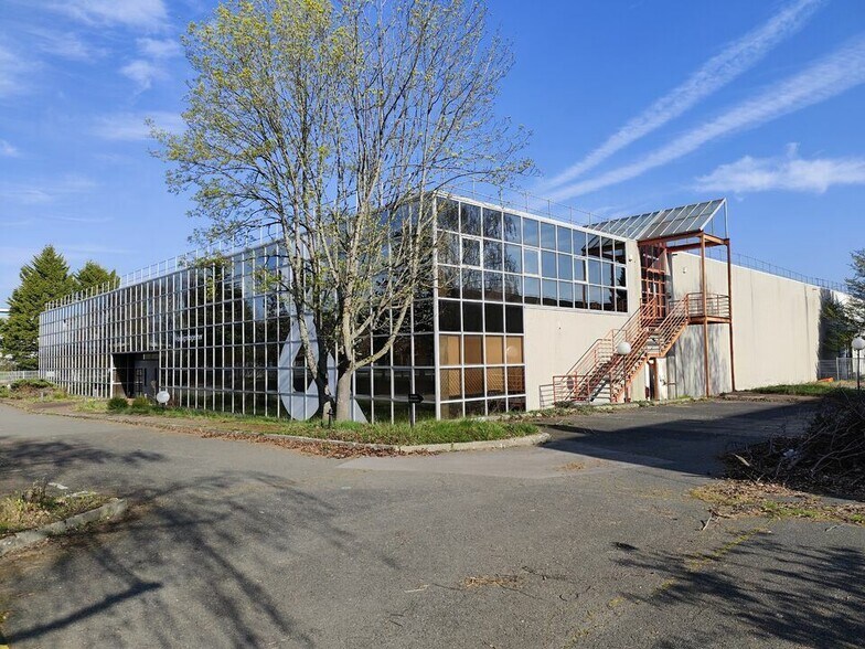 Flex in Maurepas for sale - Building Photo - Image 2 of 6