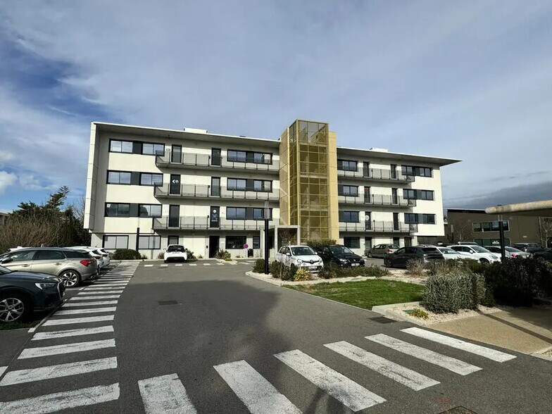 Office in Avignon for lease - Building Photo - Image 1 of 4