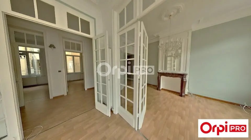 Office in Lille for lease - Interior Photo - Image 2 of 7