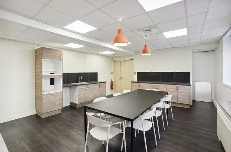 Office in Levallois-Perret for lease - Building Photo - Image 3 of 18