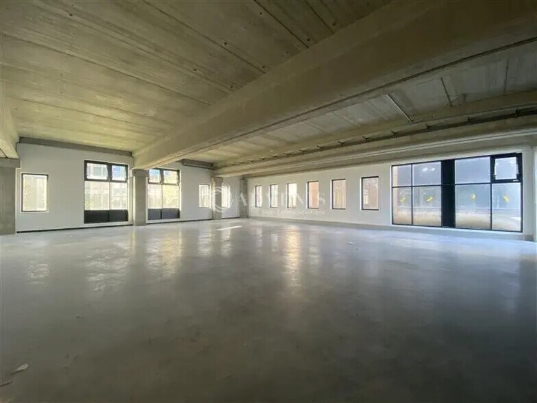 Office in Nanterre for lease - Interior Photo - Image 3 of 12