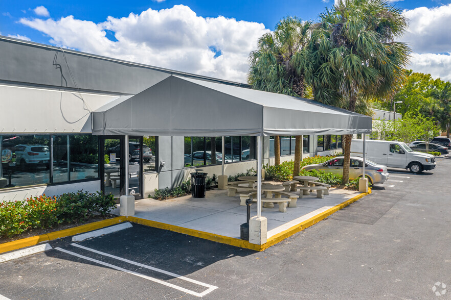 801 Northpoint Pky, West Palm Beach, FL for lease - Building Photo - Image 3 of 7