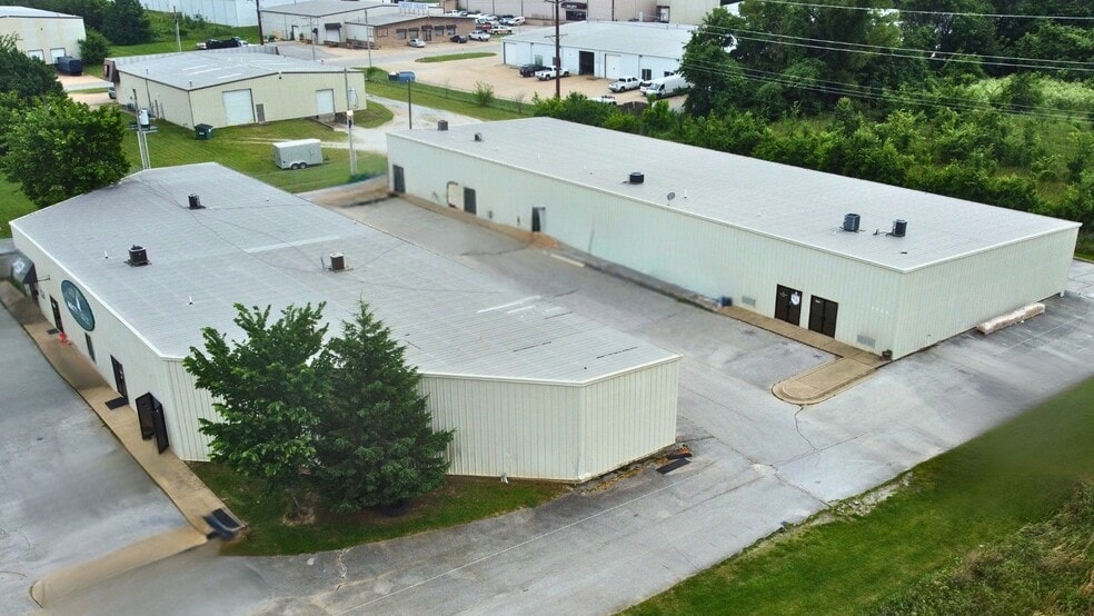 5764-5766 N Thompson St, Springdale, AR for lease - Building Photo - Image 1 of 9