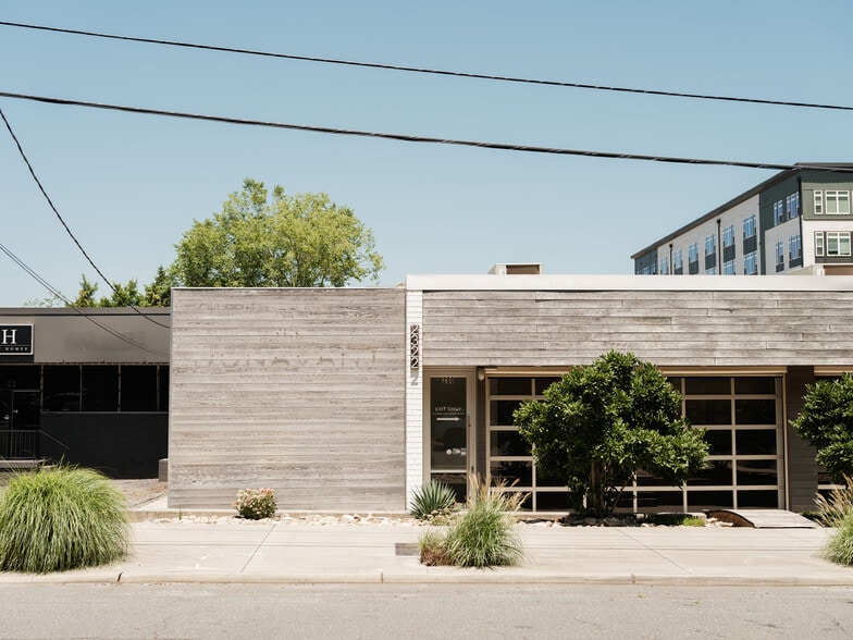 2400-2406 Dunavant St, Charlotte, NC for lease - Building Photo - Image 2 of 15