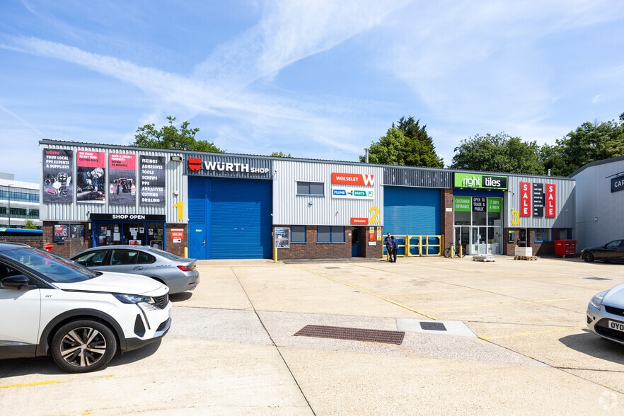 1 Gatwick Rd, Crawley for lease - Building Photo - Image 1 of 2