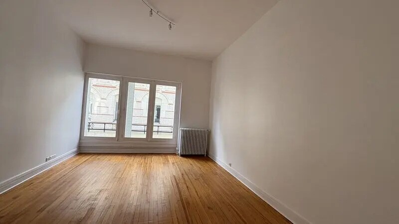 Office in Orléans for lease - Interior Photo - Image 2 of 6