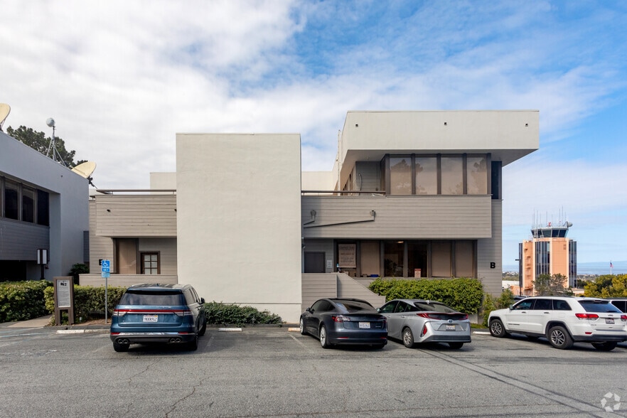 2511 Garden Rd, Monterey, CA for lease - Building Photo - Image 1 of 26