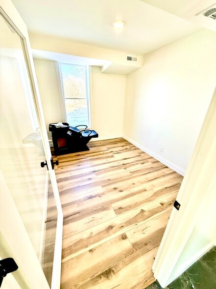 216 Kings Mills Rd, Mason, OH for lease - Interior Photo - Image 2 of 18