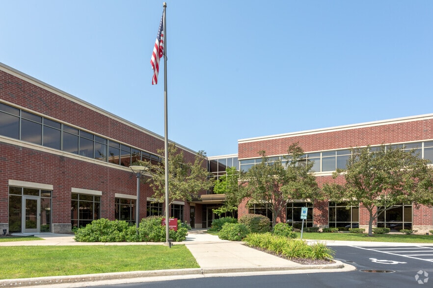 N19W23993 Ridgeview Pky, Waukesha, WI for sale - Building Photo - Image 3 of 10