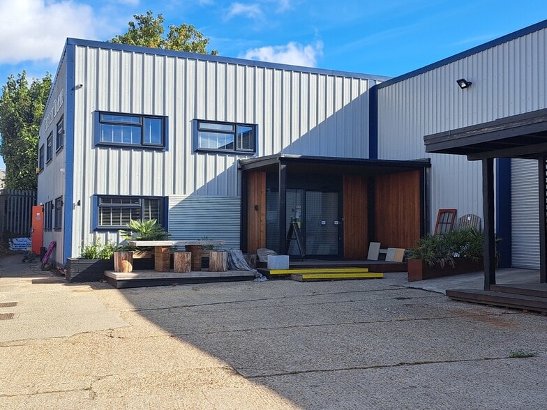 1A-1D Cauldwell Walk, Bedford for lease - Building Photo - Image 1 of 2