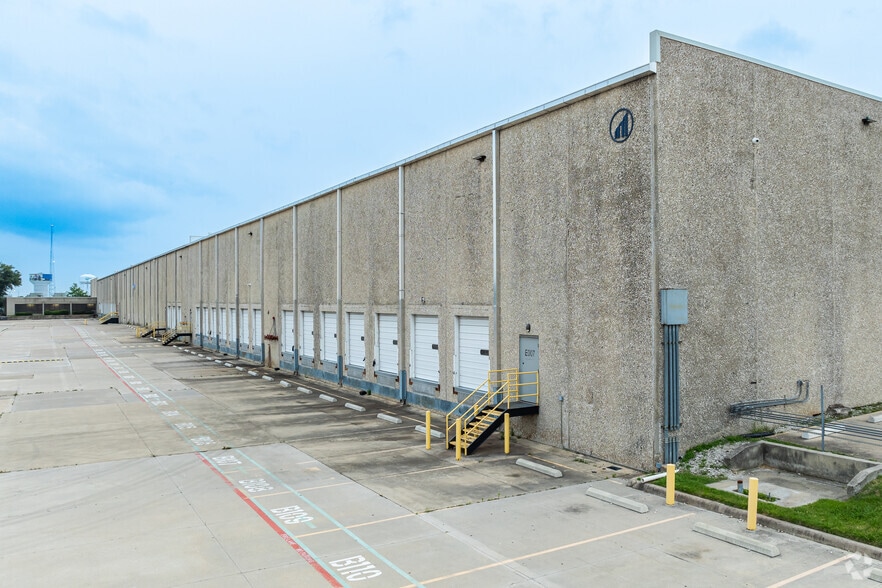 1102 State Highway 161, Grand Prairie, TX for lease - Building Photo - Image 2 of 9