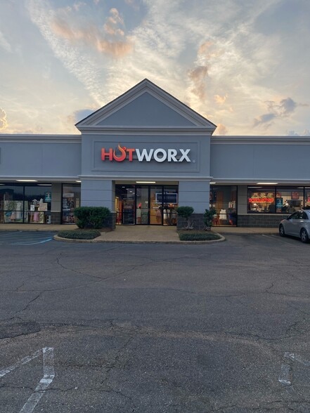 118 Service Dr, Brandon, MS for lease - Building Photo - Image 1 of 8