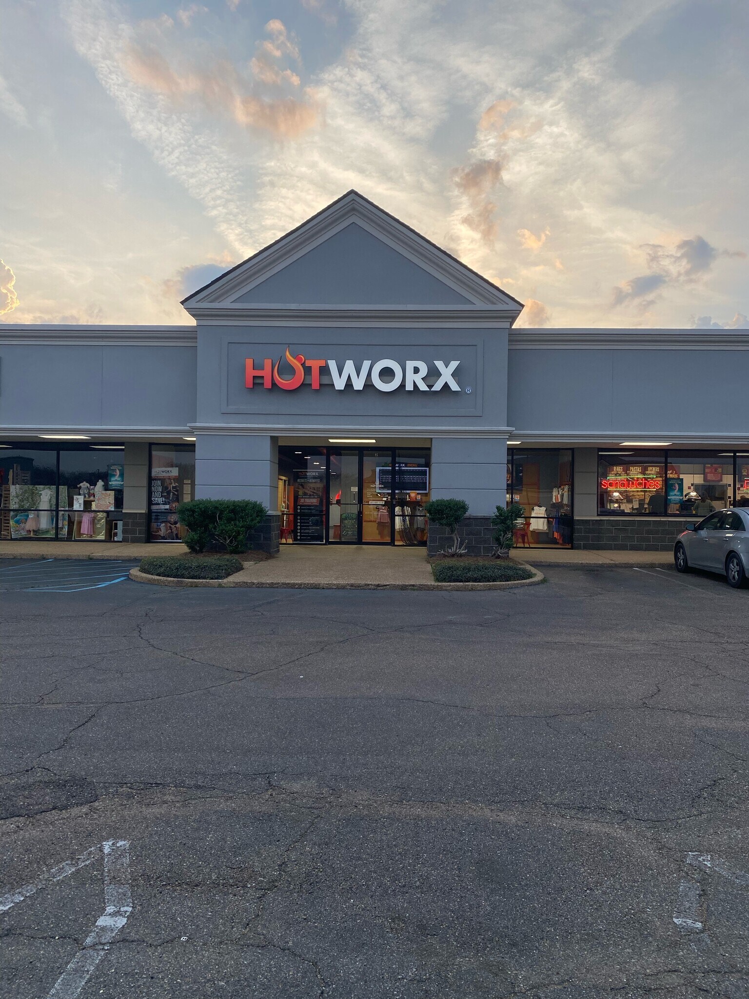 118 Service Dr, Brandon, MS for lease Building Photo- Image 1 of 9