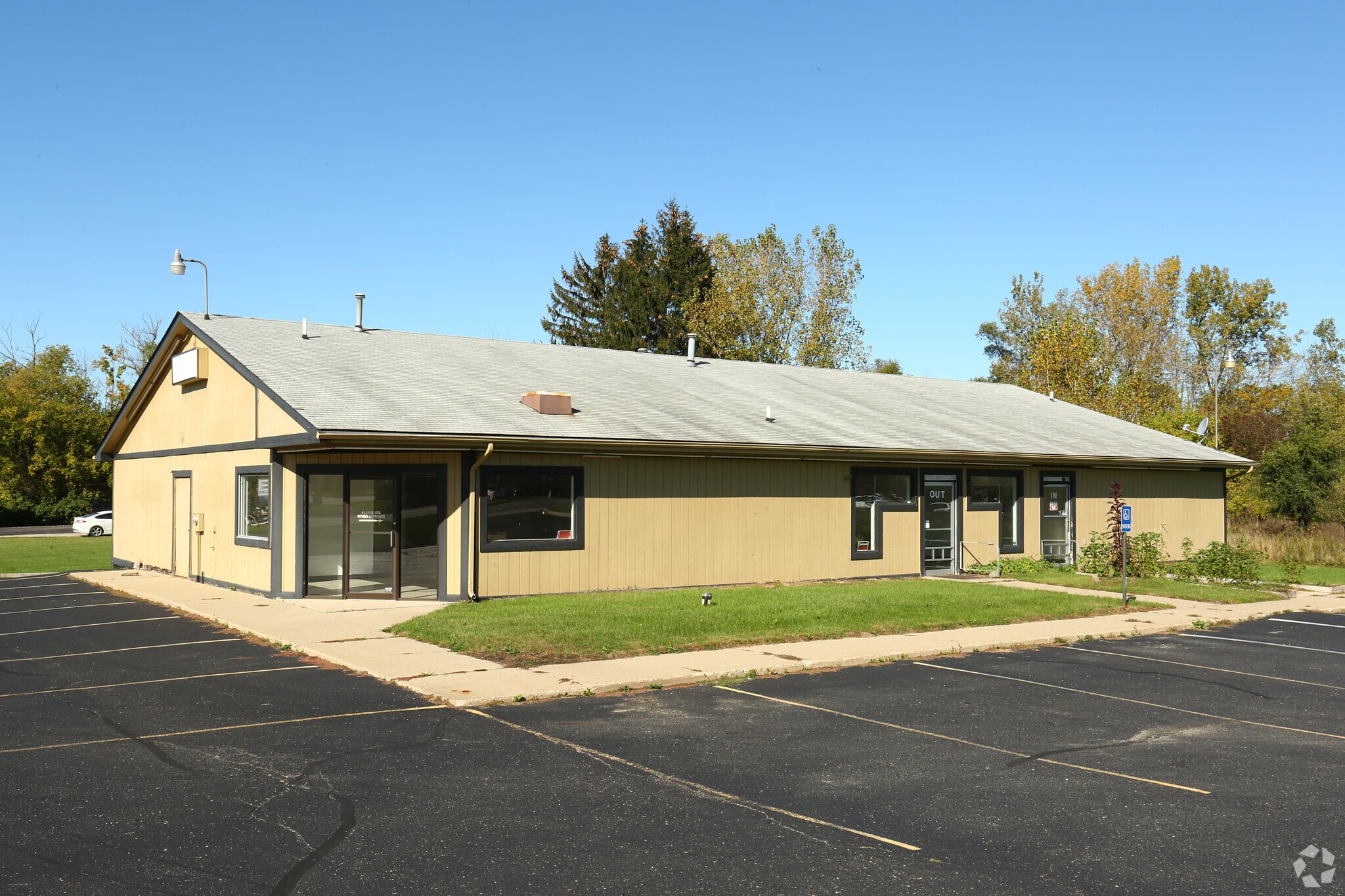 3496 S Center Rd, Burton, MI for sale Primary Photo- Image 1 of 1