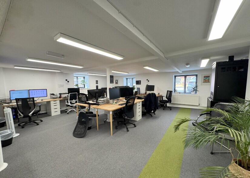 Chevening Rd, Sevenoaks for lease - Interior Photo - Image 2 of 4