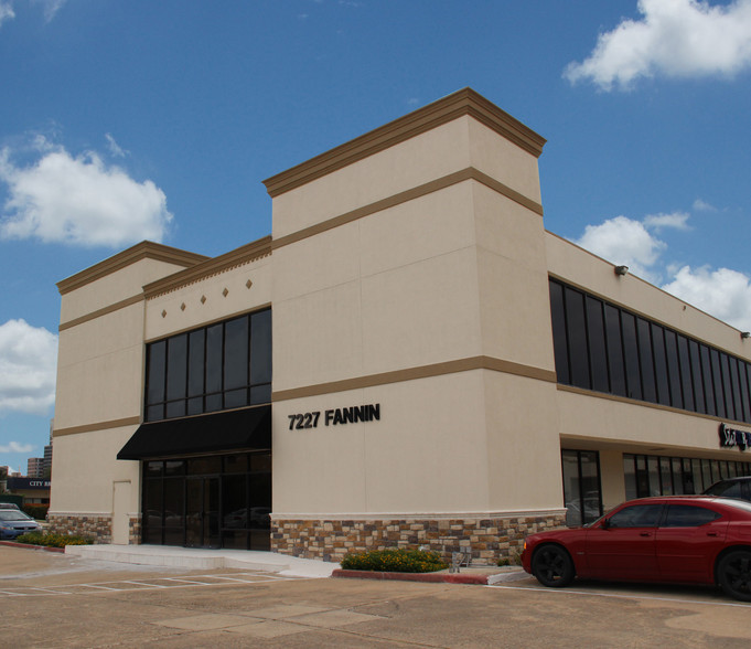 7227 Fannin St, Houston, TX for lease - Primary Photo - Image 1 of 3