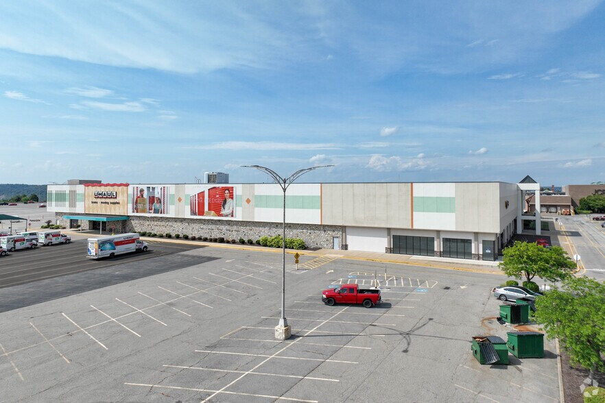 100 Beaver Valley Mall Blvd, Monaca, PA for lease - Building Photo - Image 3 of 4