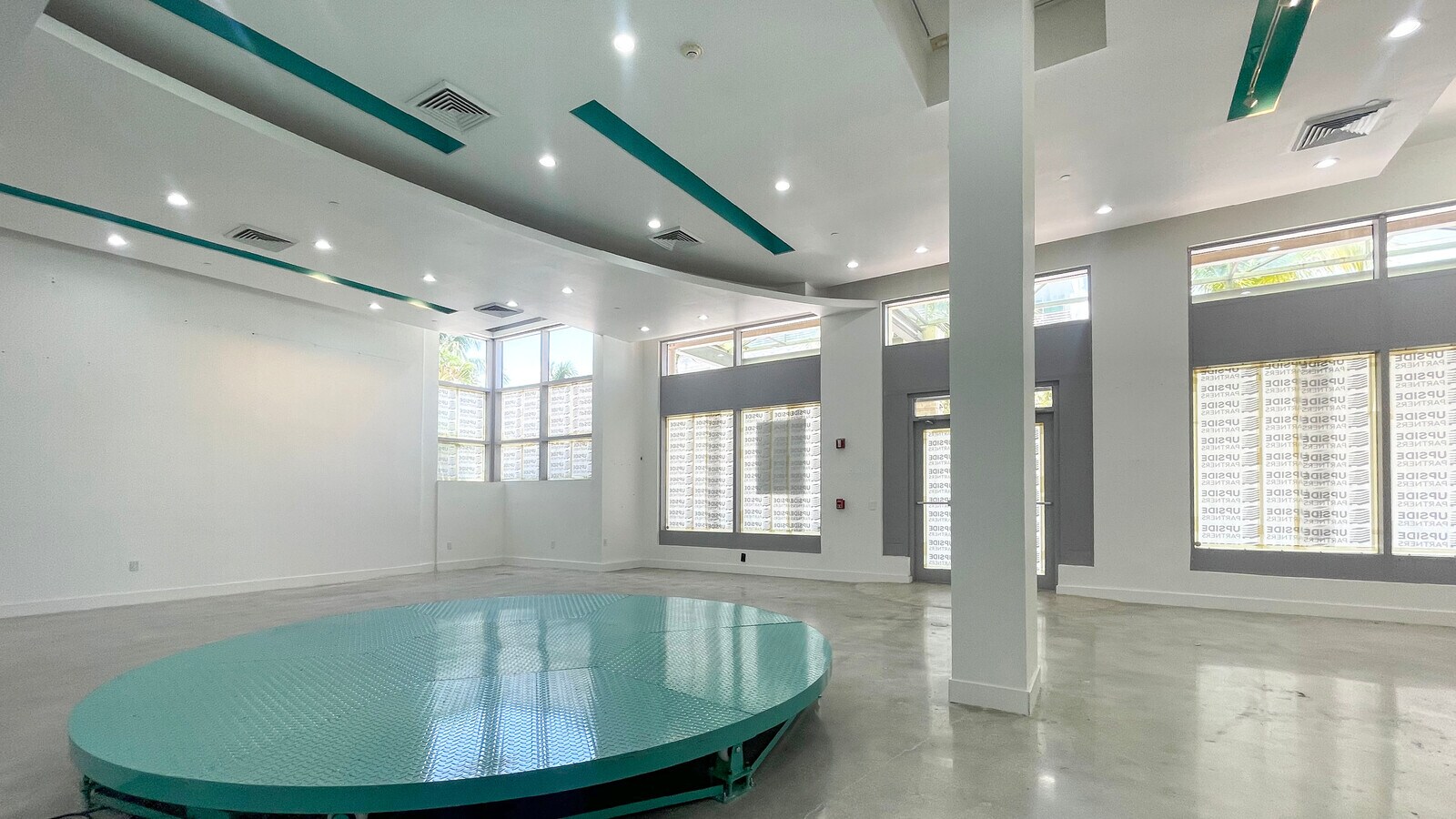 1451 Ocean Dr, Miami Beach, FL 33139 - Unit 104 - - Interior Photo - Image 2 of 4