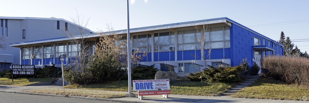 599 Northmount Dr NW, Calgary, AB for sale - Primary Photo - Image 1 of 1