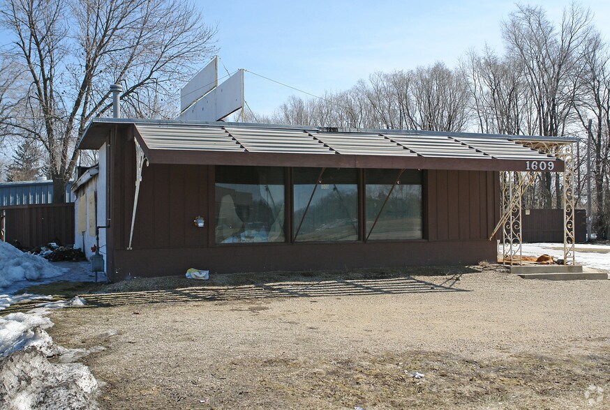 1609 N Stoughton Rd, Madison, WI 53704