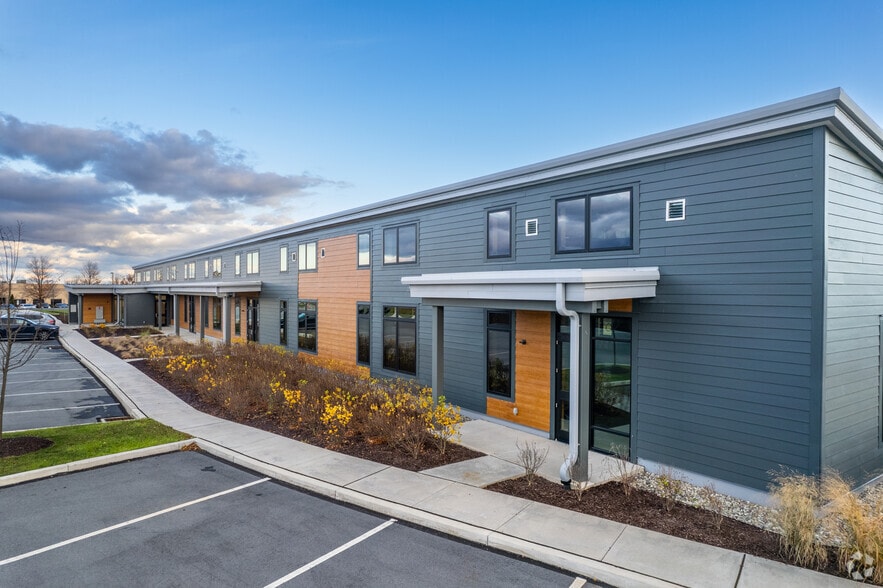 4250 Independence Dr, Schnecksville, PA for lease - Building Photo - Image 2 of 5