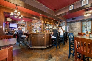 82 Armstrong St, Eureka Springs AR - Airbnb Property