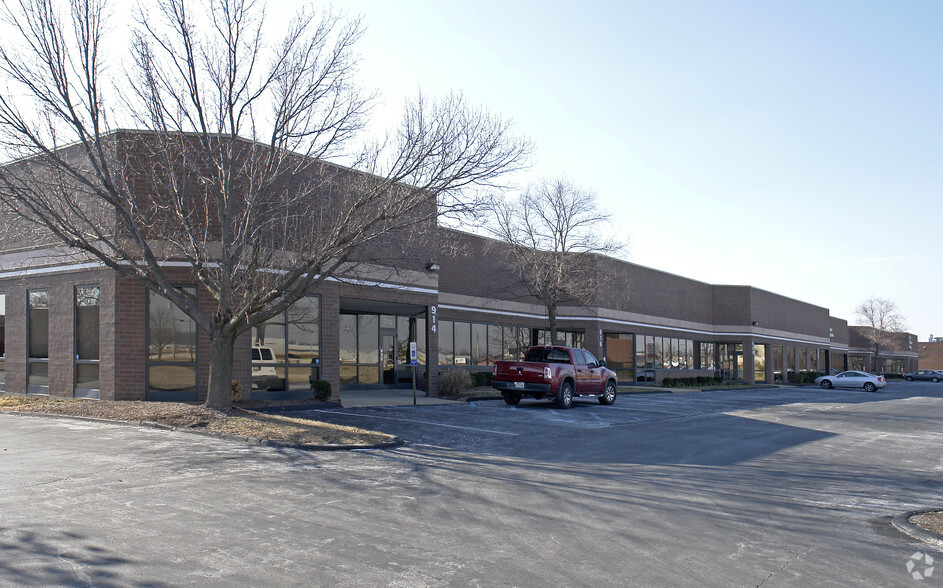 914-938 S Highway Dr, Fenton, MO for sale - Primary Photo - Image 1 of 1