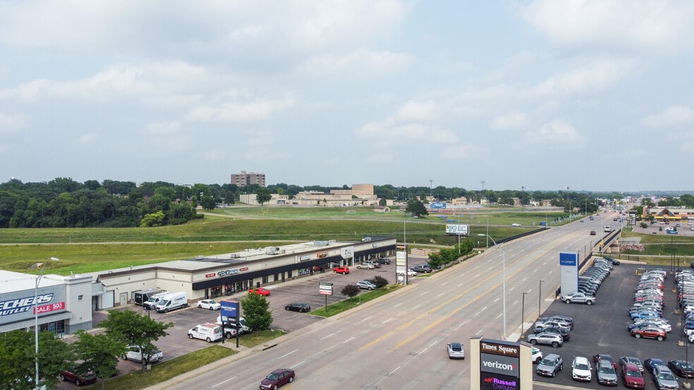 3502-3510 W 41st St, Sioux Falls, SD for lease - Building Photo - Image 2 of 3