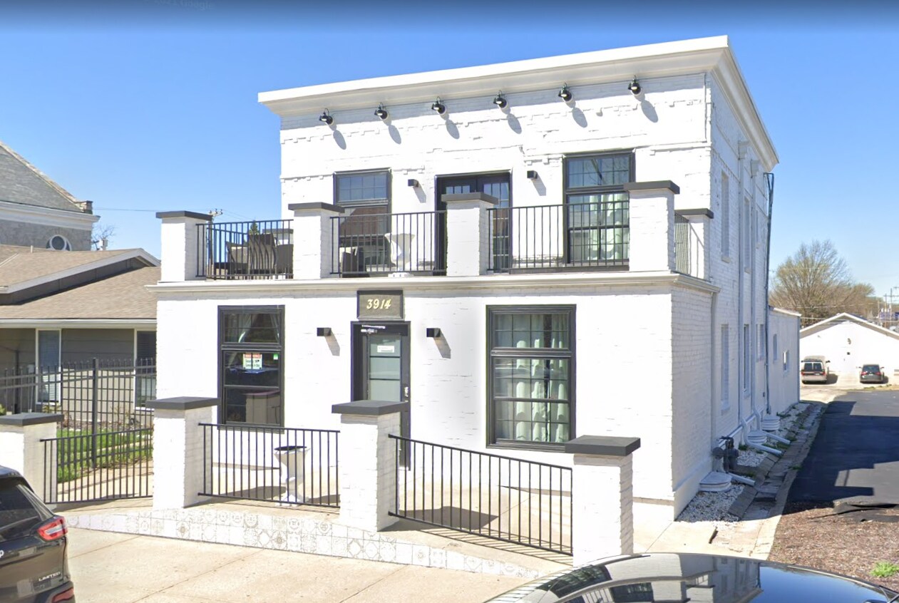 39143916 Washington St, Kansas City, MO 64111