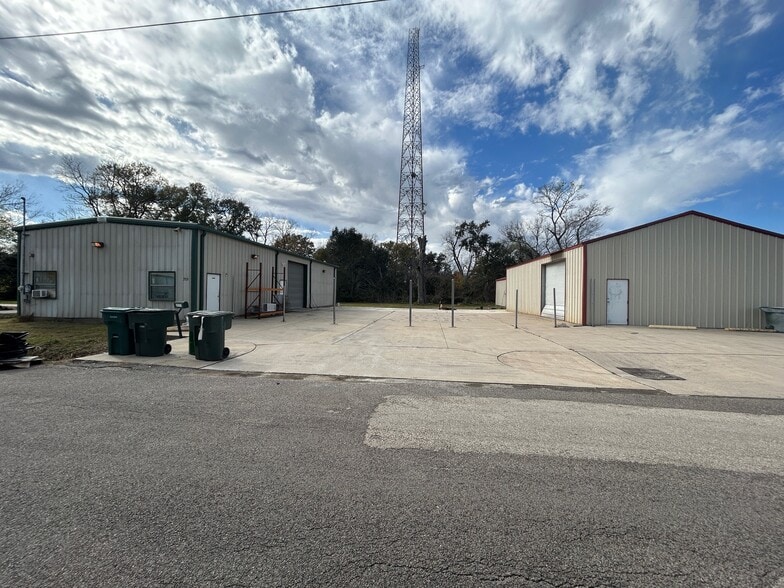 51 N 13th St, Beaumont, TX for sale - Building Photo - Image 2 of 6