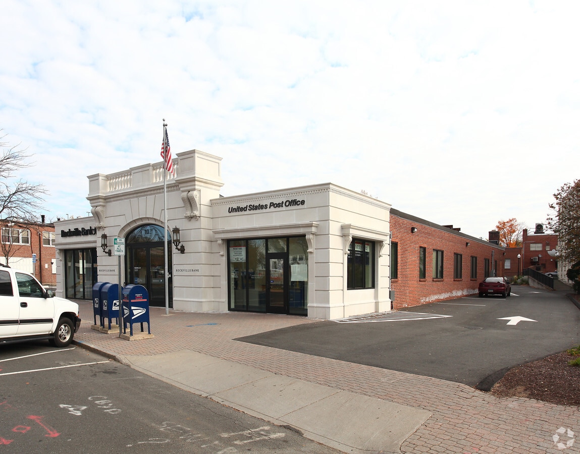 102 Lasalle Rd, West Hartford, CT 06107