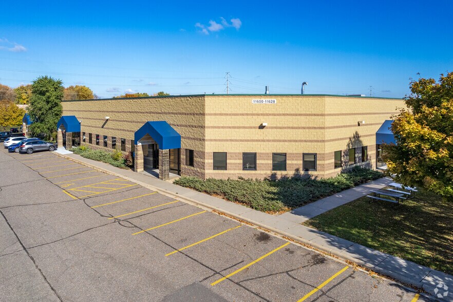 11628 96th Ave N, Maple Grove, MN for sale - Primary Photo - Image 1 of 1