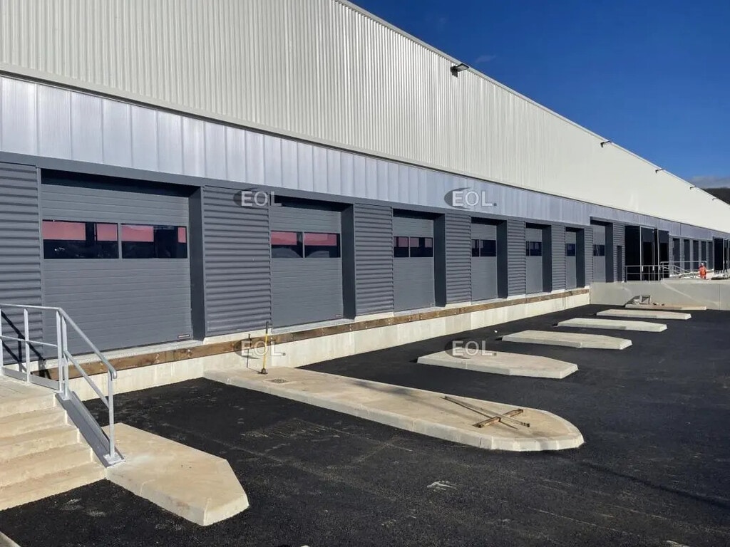 Location Entrepôt 3 543 m² - Photo 1