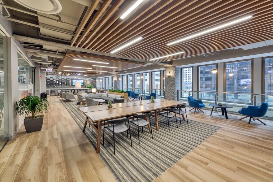 125 S Wacker Dr, Chicago, IL for lease - Building Photo - Image 3 of 5