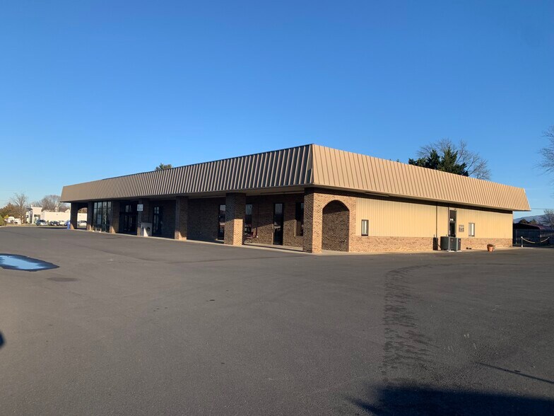 51 Franklin St, Weyers Cave, VA 24486