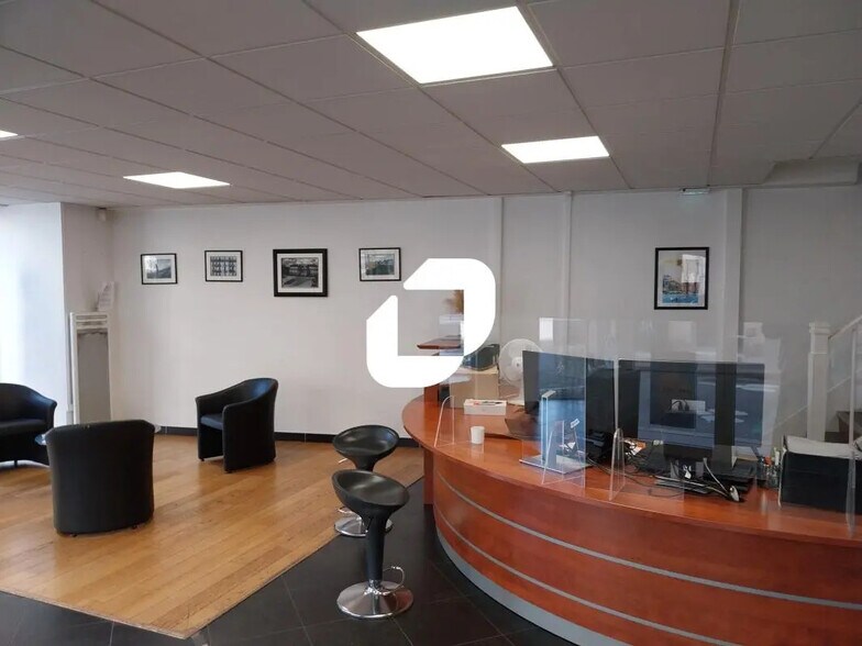 Retail in Nantes for lease - Lobby - Image 2 of 10