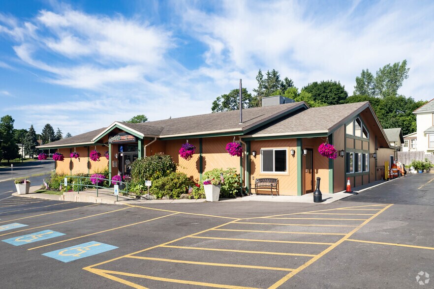 105 Grant Ave, Auburn, NY 13021