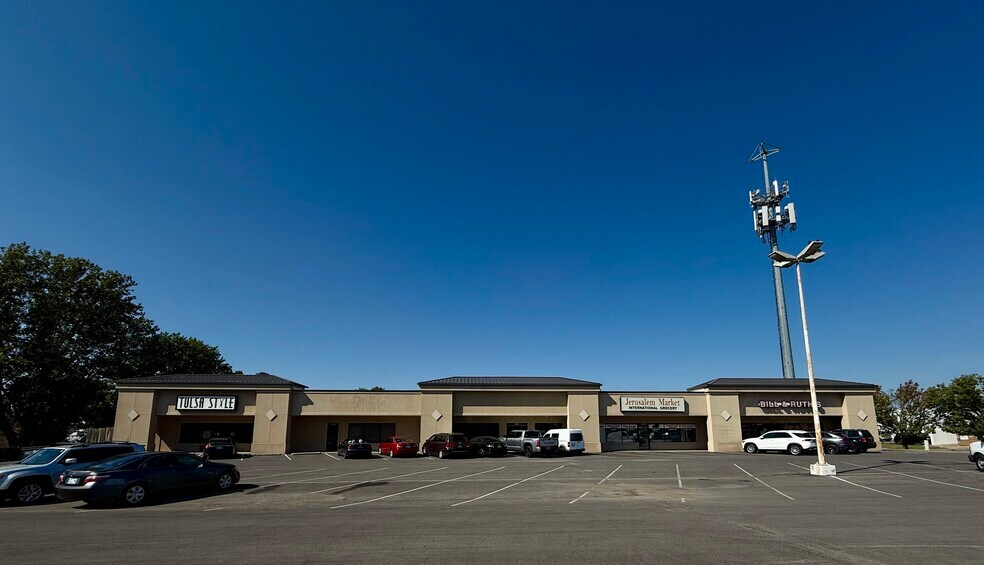 6124 E 51st Pl, Tulsa, OK for lease - Building Photo - Image 2 of 4