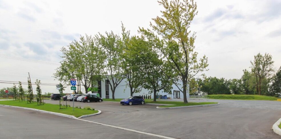 2800-2802 Rte Marie-Victorin, Varennes, QC for sale - Building Photo - Image 1 of 1