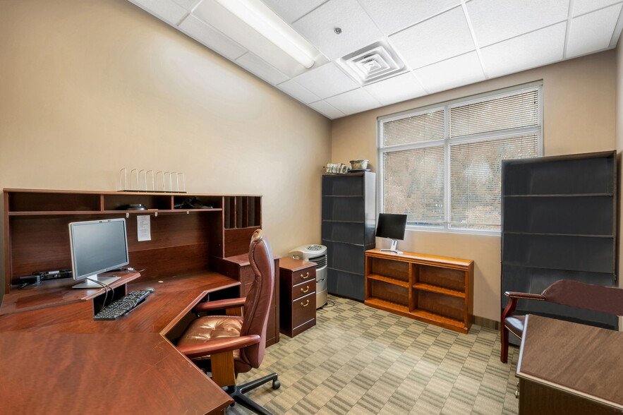 7430 S Creek Rd, Sandy, UT for lease - Building Photo - Image 3 of 19