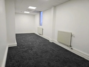 Office/Retail in Vanves for lease Interior Photo- Image 2 of 7