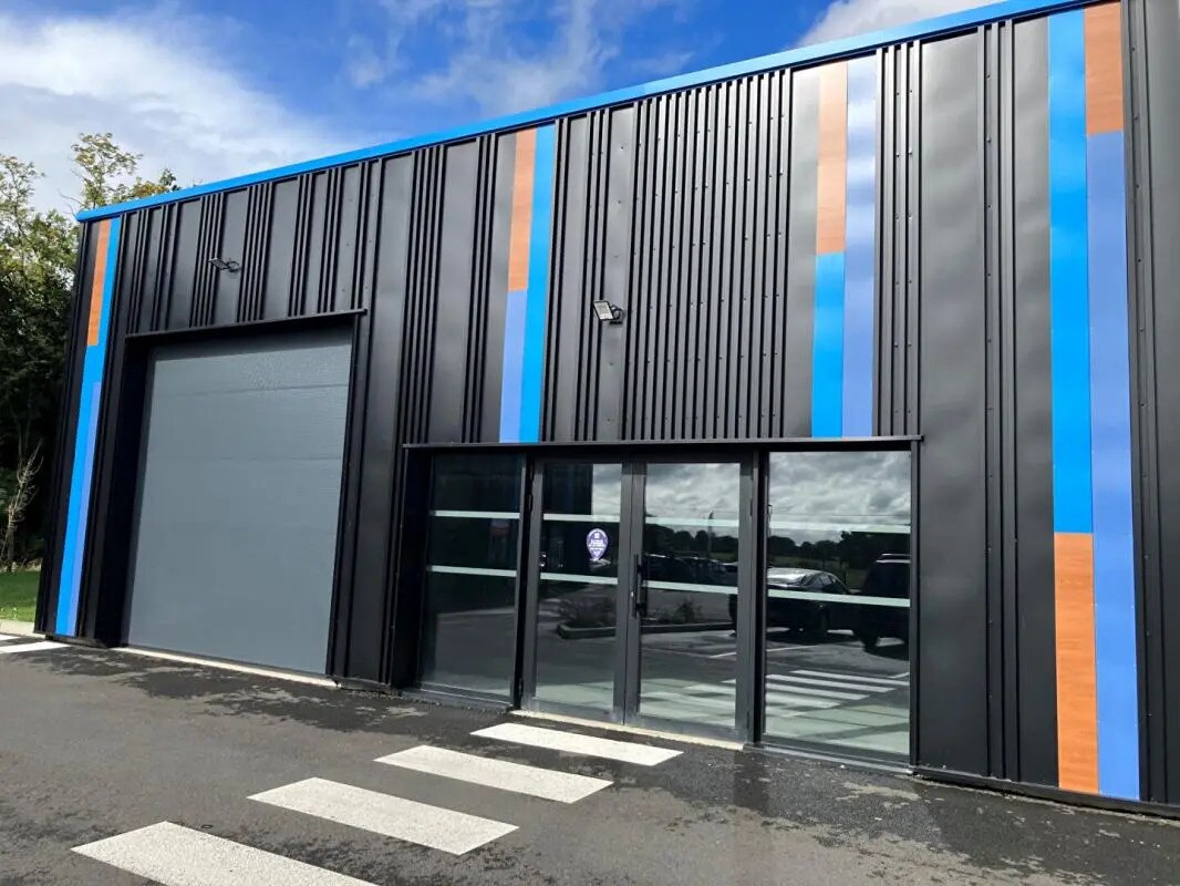 Flex in Montbazon for lease Building Photo- Image 1 of 5