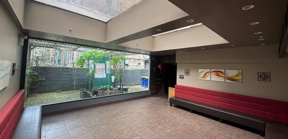 239 W 105th St, New York, NY for lease - Building Photo - Image 3 of 7