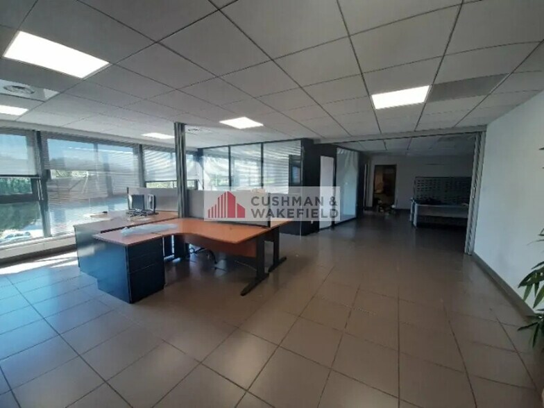Office in Nîmes for lease - Interior Photo - Image 2 of 3
